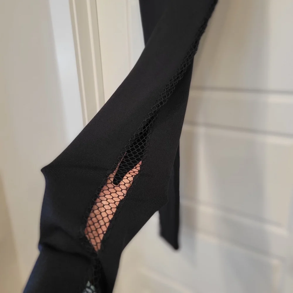 ZARA KNIT BLACK KNIT LEGGINGS WITH OPEN CRICHET SIDES SIZE MEDIUM